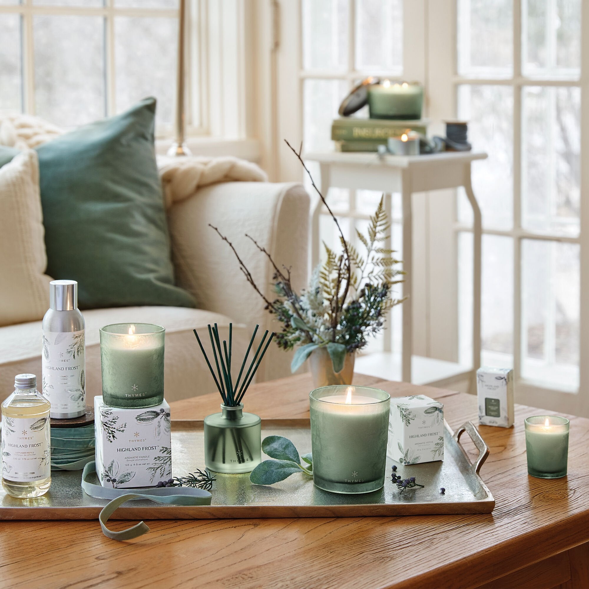 Highland_20Frost_13_20oz_20Candle_Web_20Alt_20Image_2.jpg