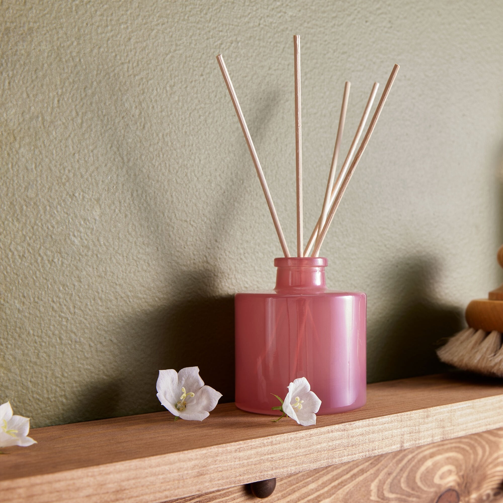 Thymes-MGw-Petite_20Diffuser-Web_20Alt_20Image-3.jpg
