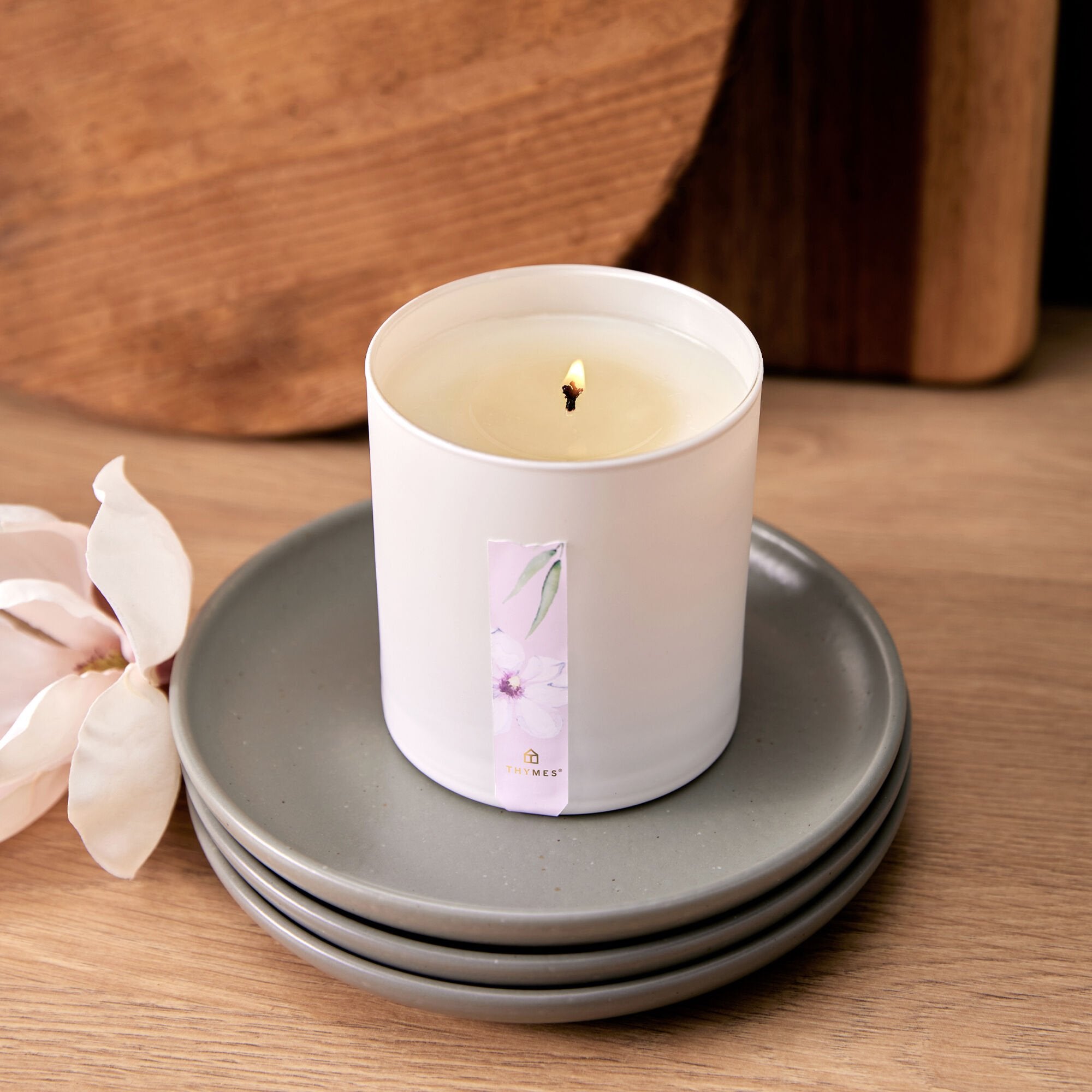 Thymes-MGw-Poured_20Candle-Web_20Alt_20Image-1.jpg