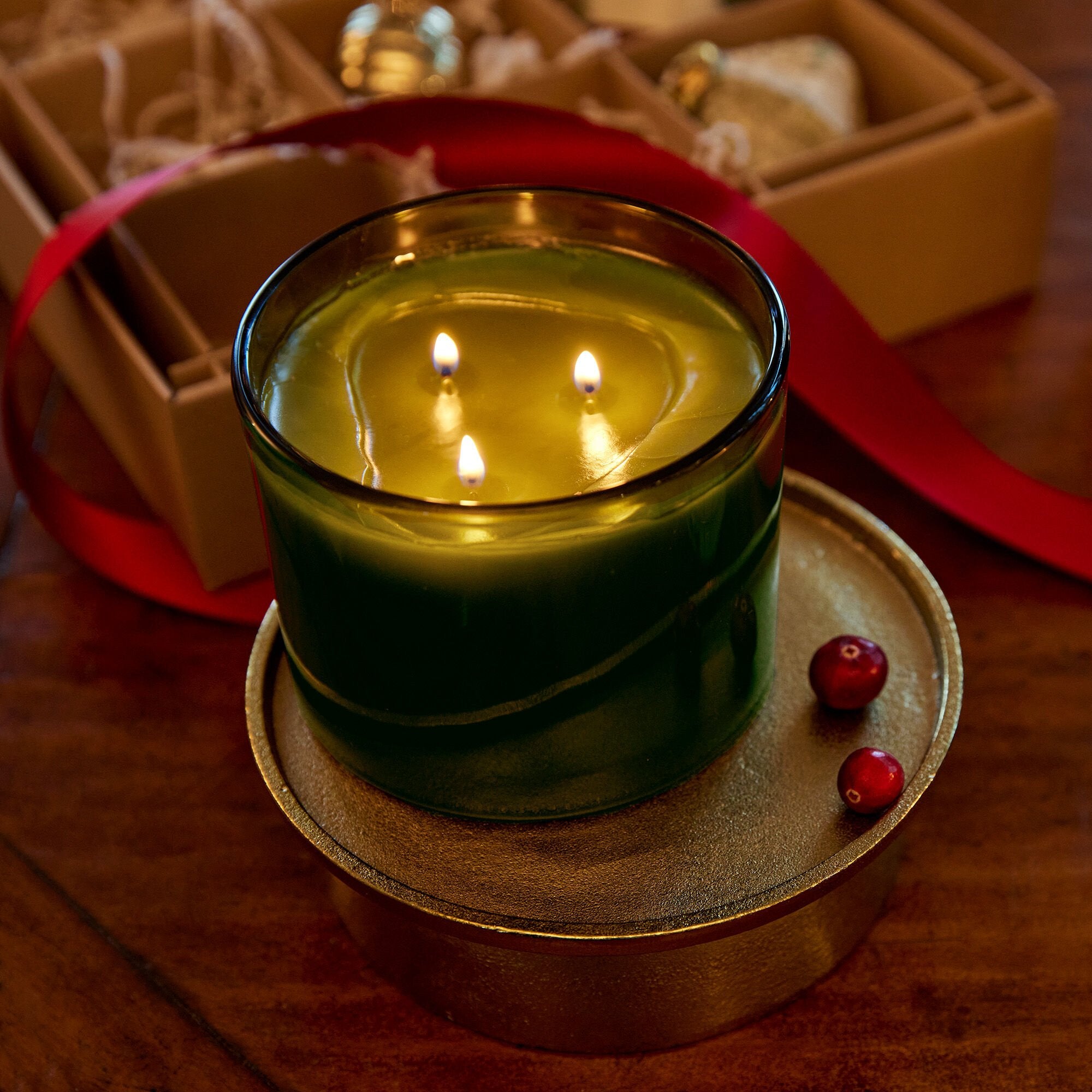 frasier-fir-green-3-wick-candle-3.jpg