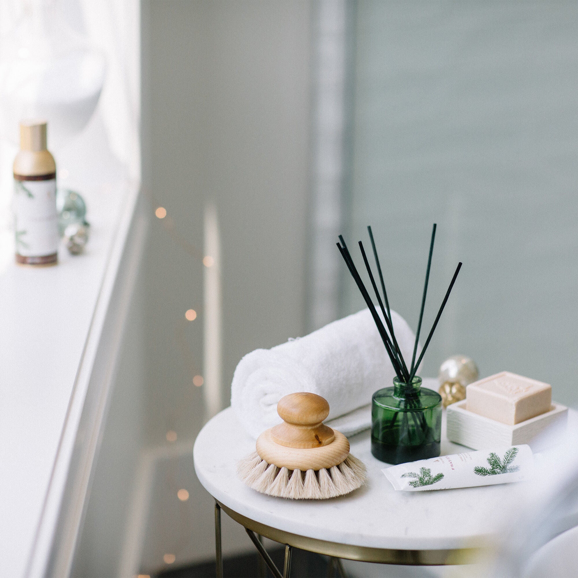 frasier-fir-petite-diffuser-green-2.jpg