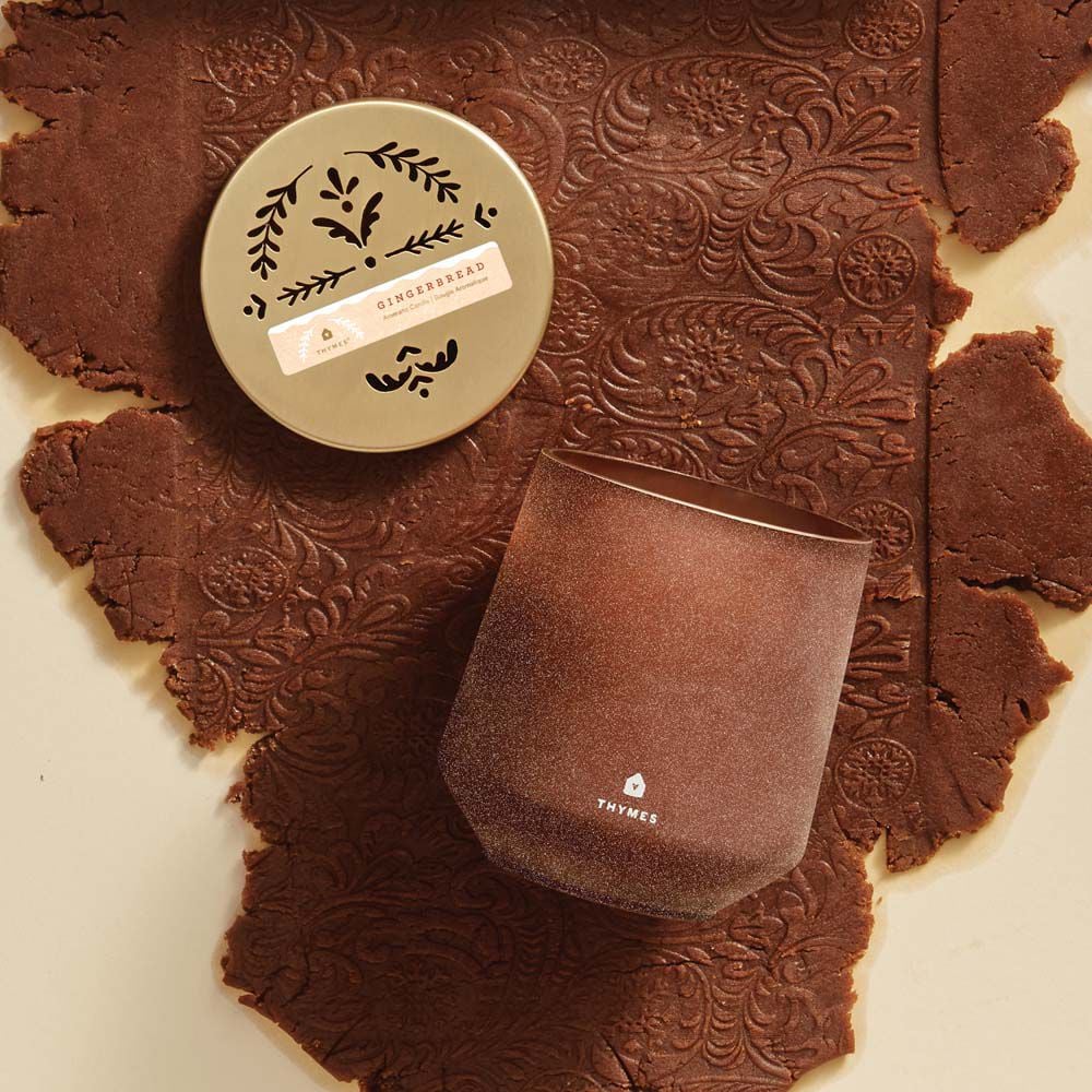 gingerbread-medium-candle-on-dough-holiday-2021-2000x2000-1.jpg