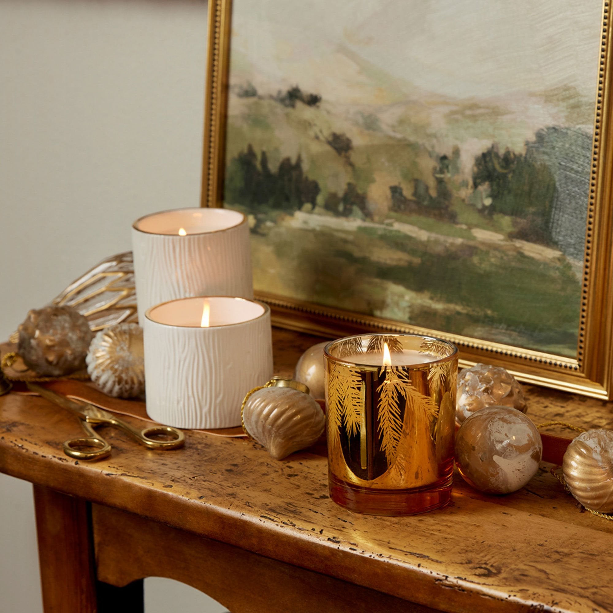 hy23-web-alt-ffr-gilded-6-oz-gold-candle-2.jpg