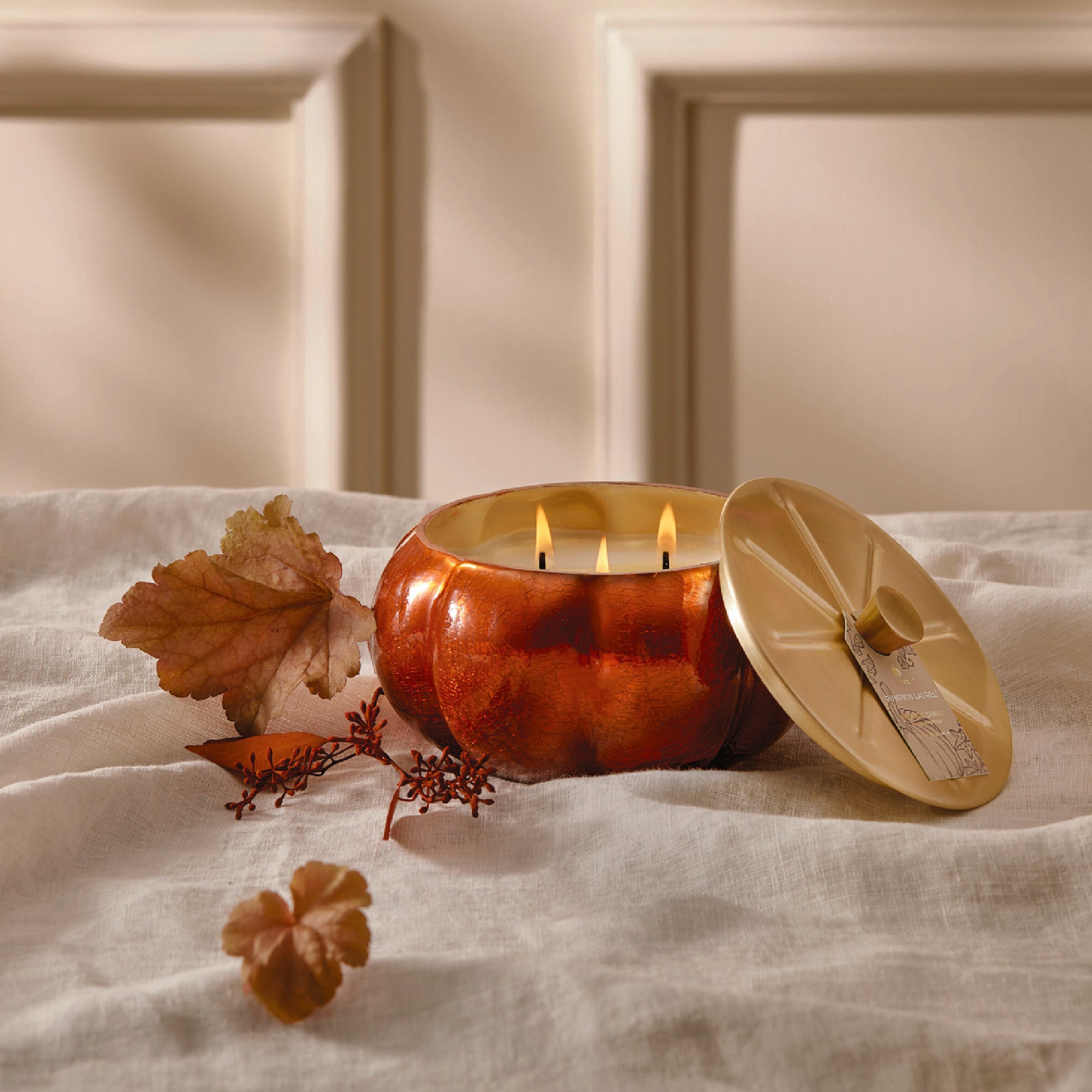 thymes-hy23-pumpkin-laurel-large-candle-web-alt-1.jpg