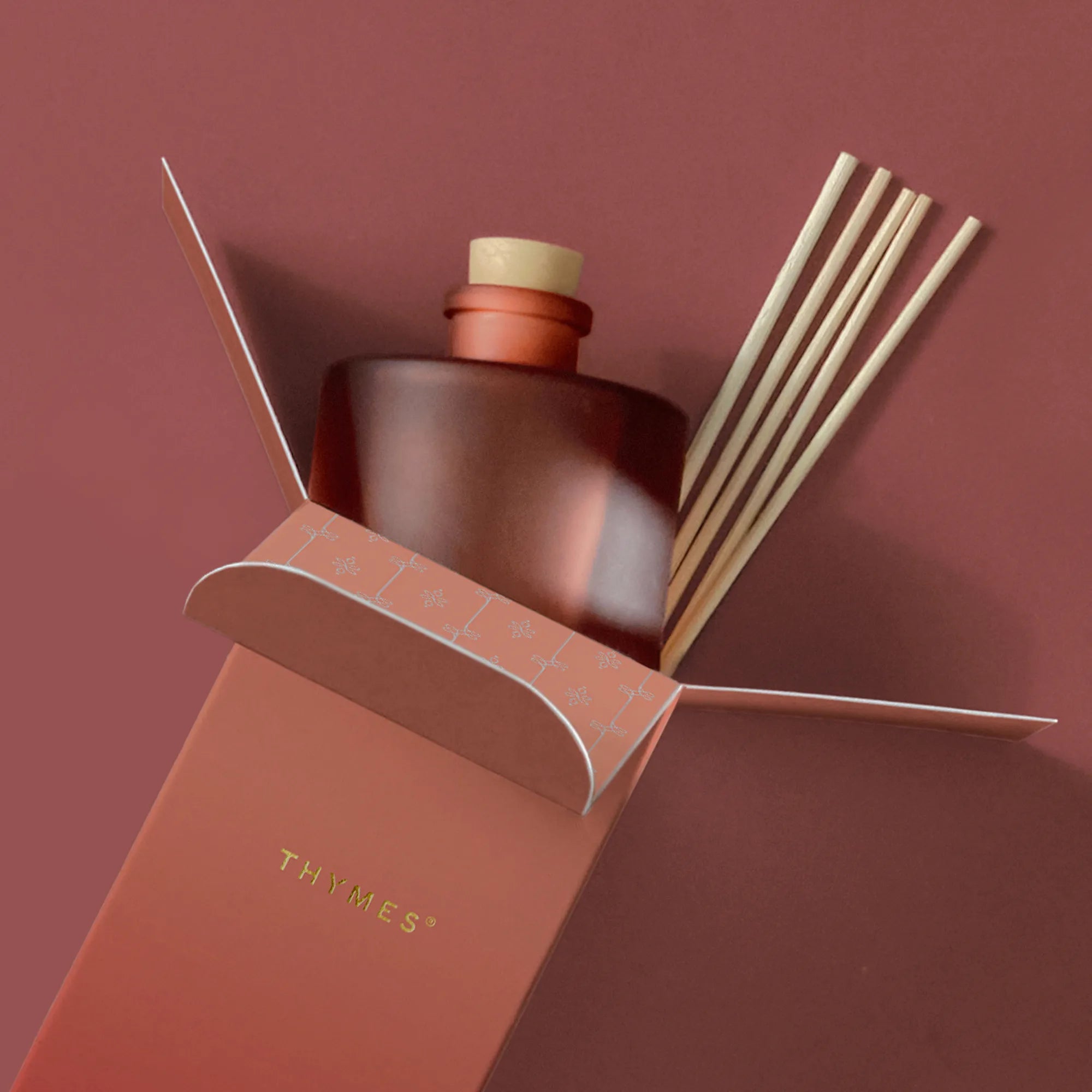 thymes-pomander-clove-image-stack-alt-diffuser-2.jpg